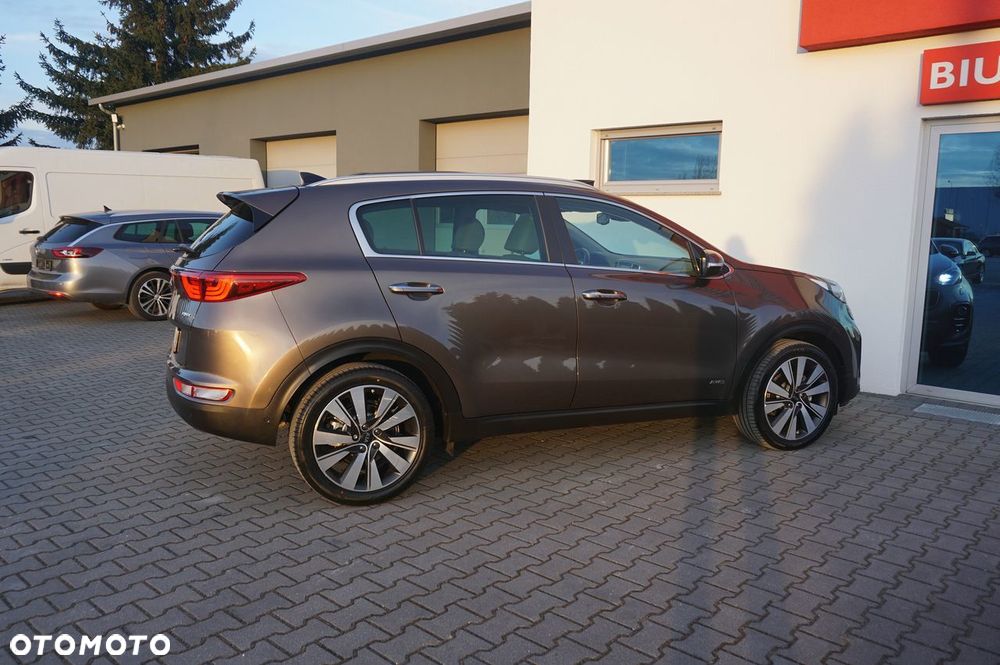 Kia Sportage 2,0 CRDI AWD Platinum - 32