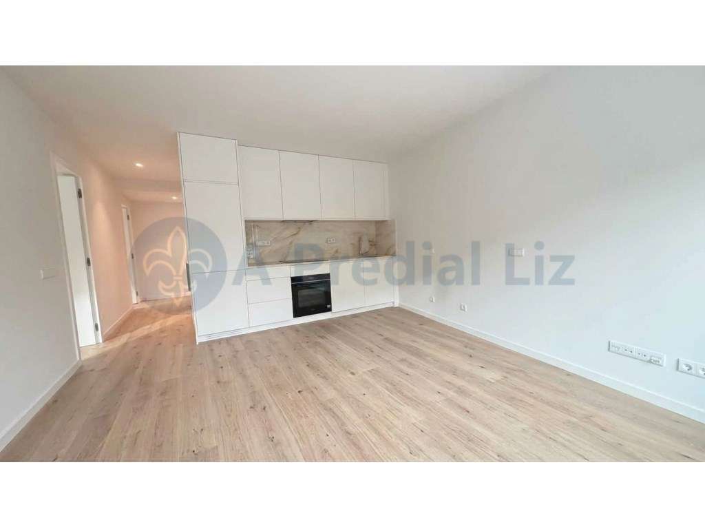 Apartamento T2 Campo 24 Agosto / Baixa - Grande imagem: 2/22