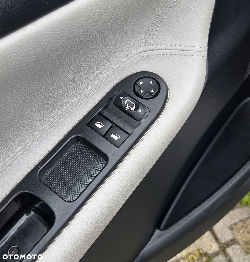 Peugeot 207 CC - 16
