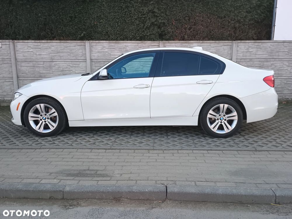 BMW Seria 3 328i xDrive Sport-Aut - 23