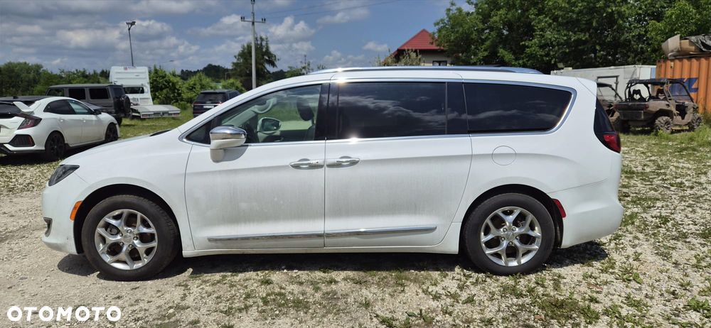Chrysler Pacifica - 8