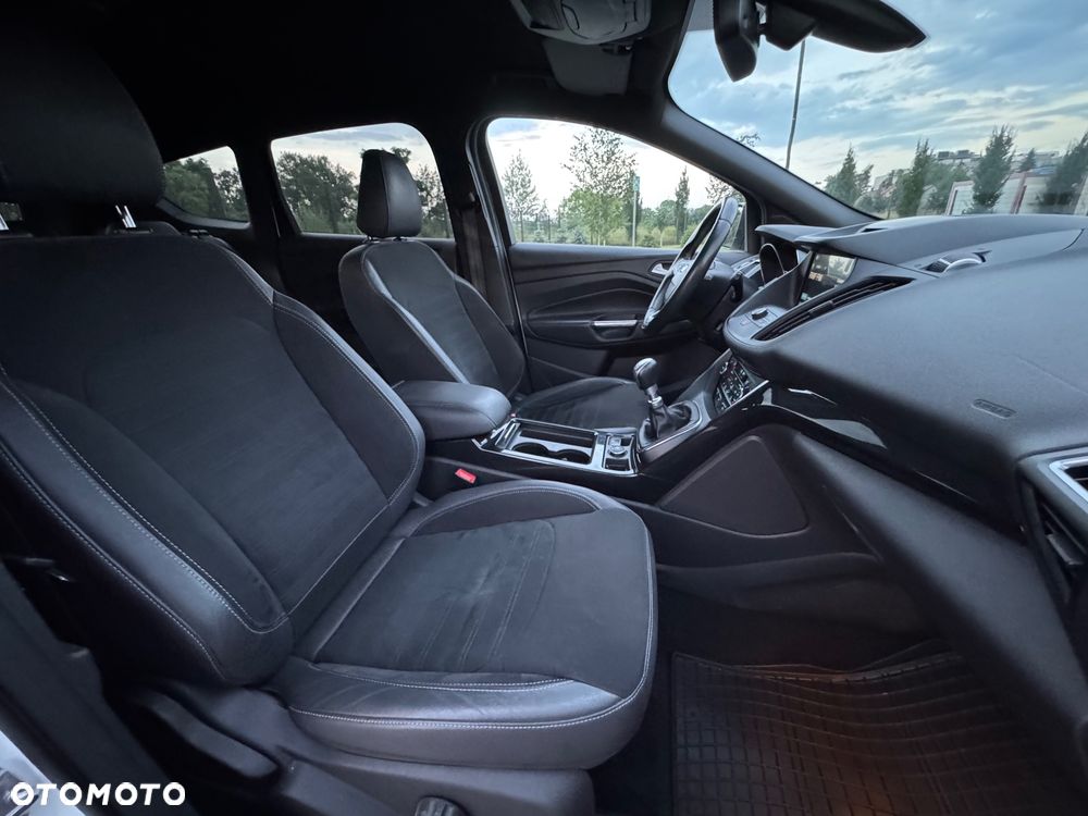 Ford Kuga 2.0 TDCi 4x4 ST-Line - 28