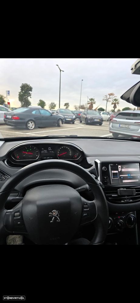 Peugeot 208 1.4 HDi Allure - 5