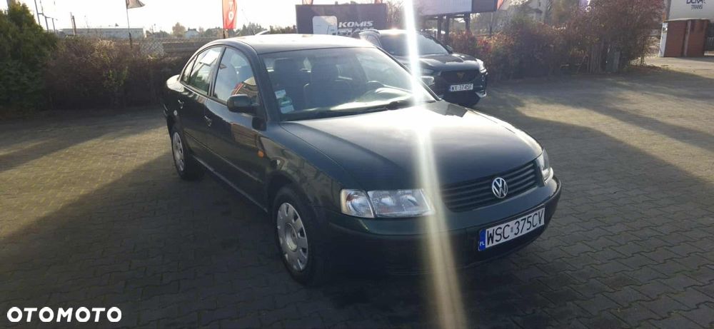 Volkswagen Passat - 4