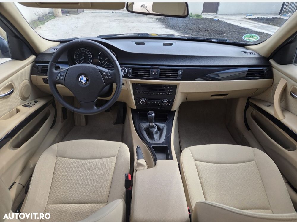 BMW Seria 3 320i - 5
