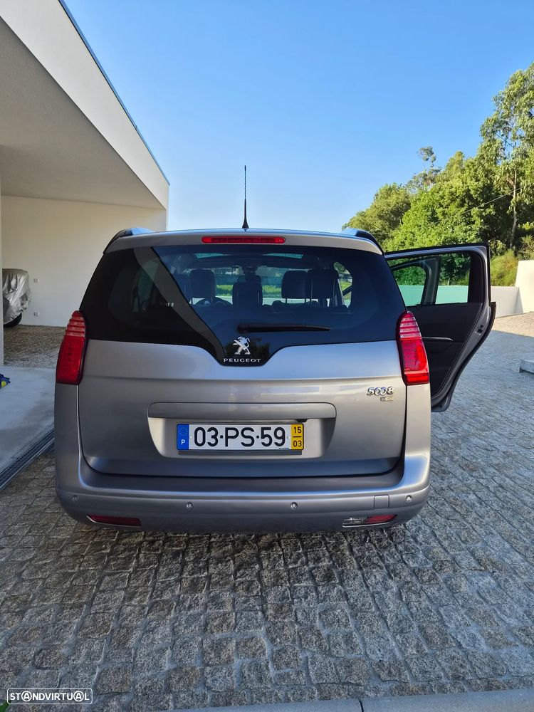 Peugeot 5008 1.6 E-HDi 7L Allure 2-Tronic - 2