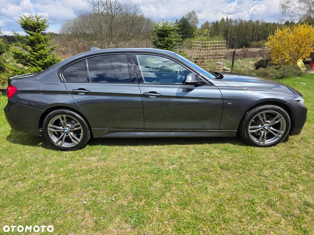 BMW Seria 3 330i xDrive M Sport - 10