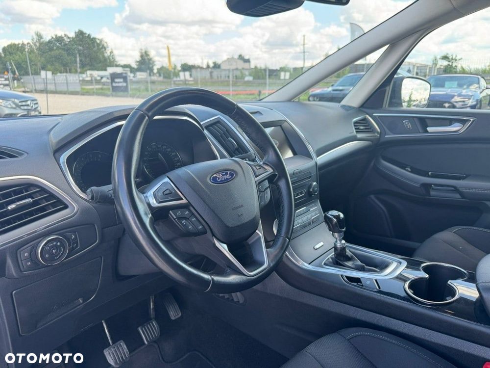 Ford S-Max - 11