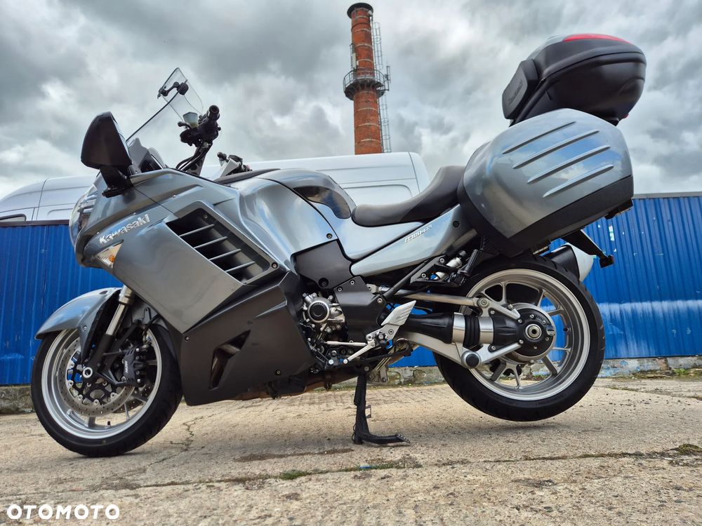 Kawasaki GTR - 4
