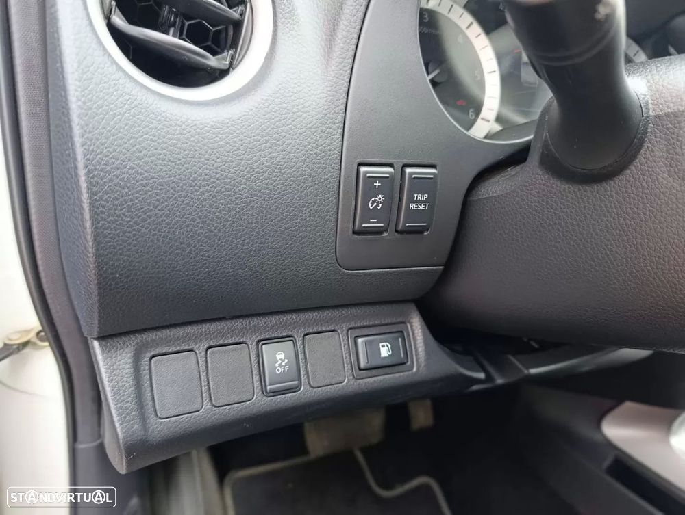 Nissan Navara 2.3 dCi CD 4WD Tekna AT - 6