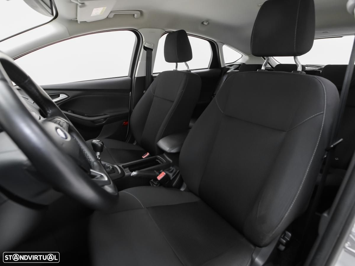 Ford Focus - 8