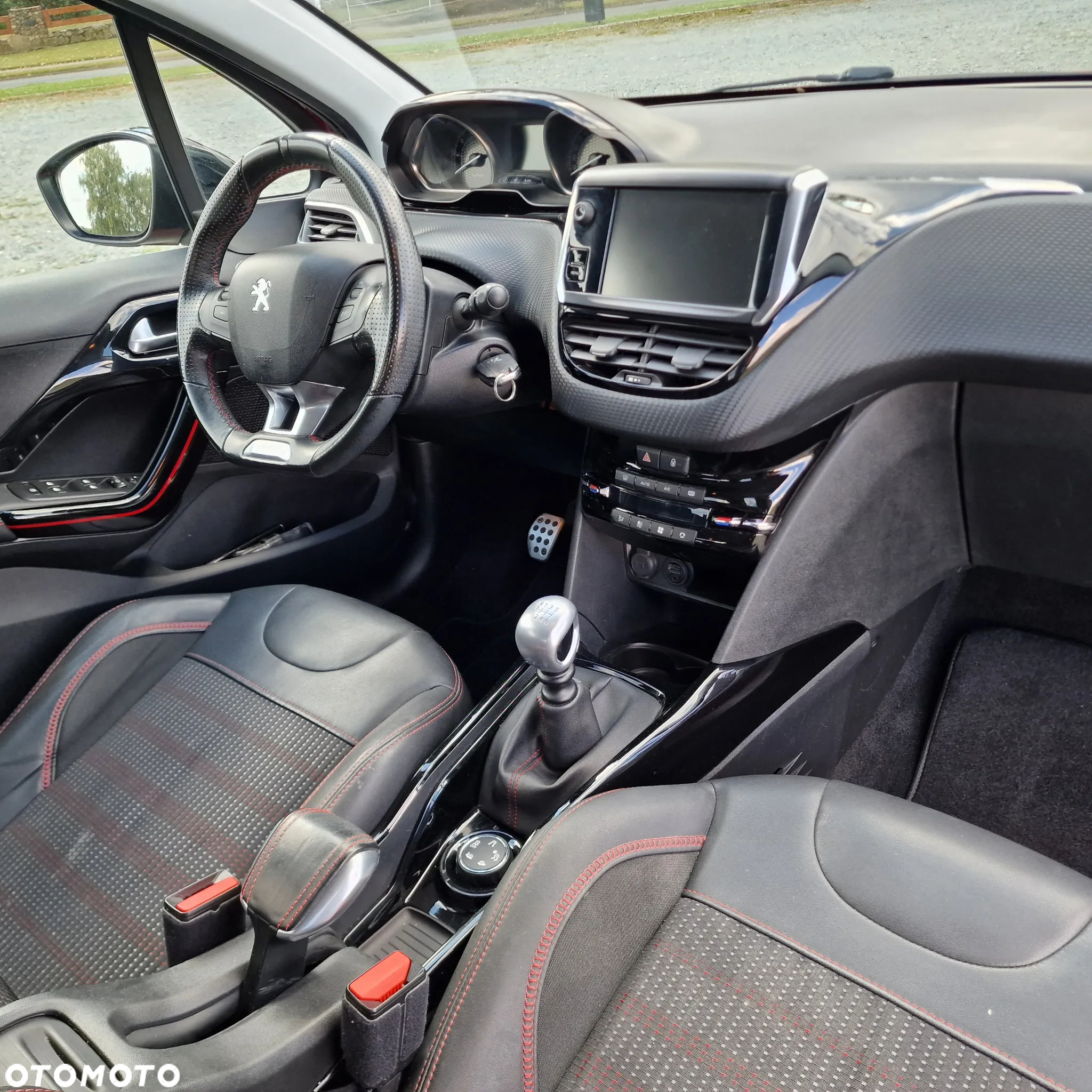 Peugeot 2008 1.2 Pure Tech GPF Style S&S - 27