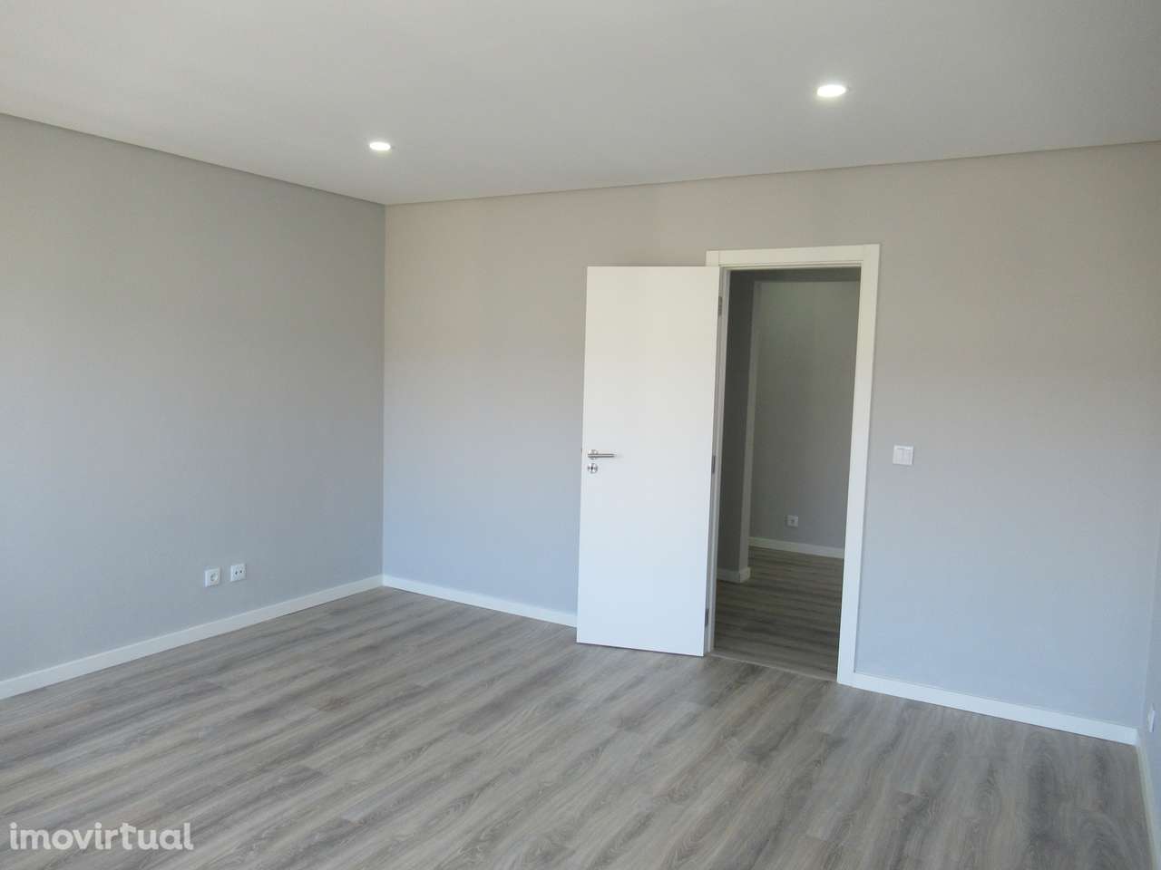 Apartamento T3 renovado na Cruz de Pau (Amora) - Grande imagem: 2/19