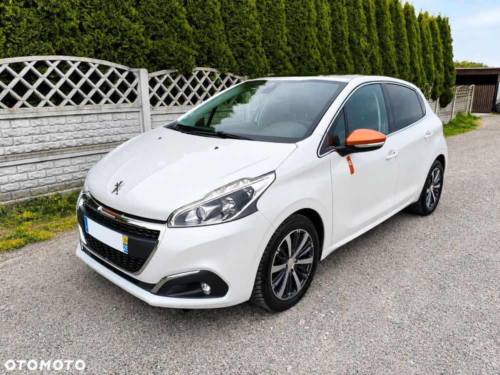 Peugeot 208 - 1
