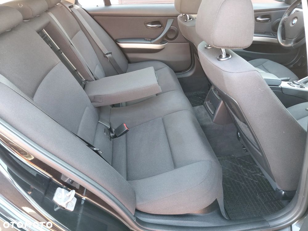 BMW Seria 3 320d DPF Edition Sport - 14