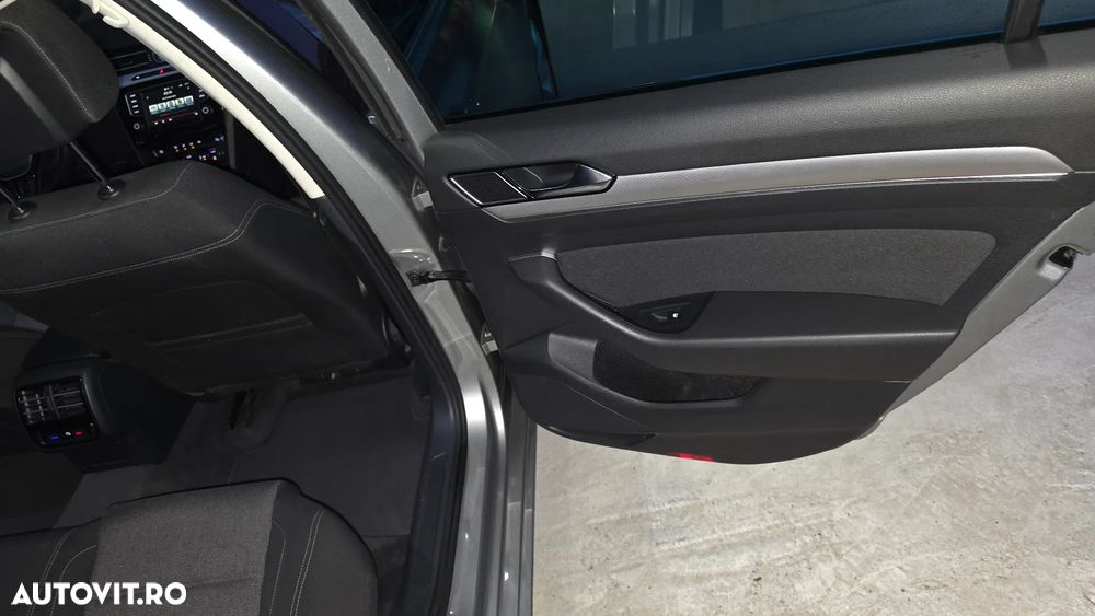 Volkswagen Passat - 11