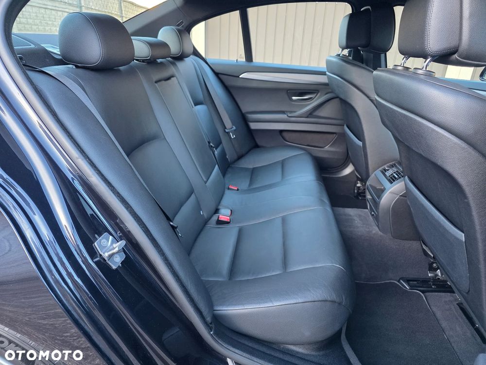 BMW Seria 5 523i Sport-Aut - 12