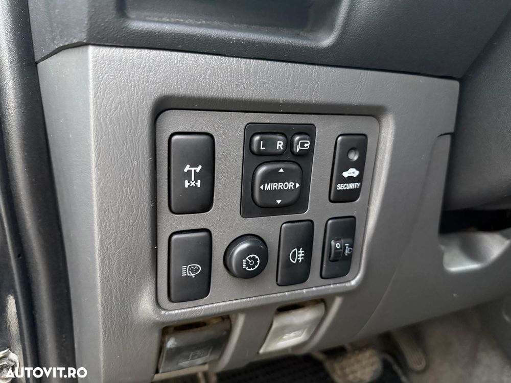 Toyota Hilux - 32