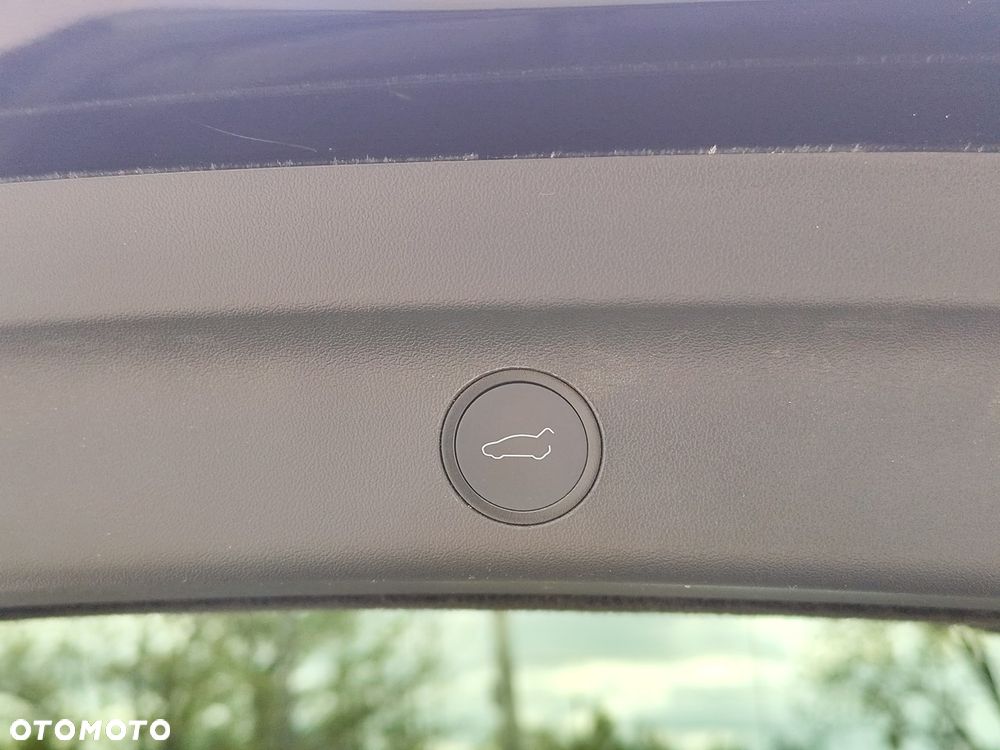 Tesla Model Y RWD - 12