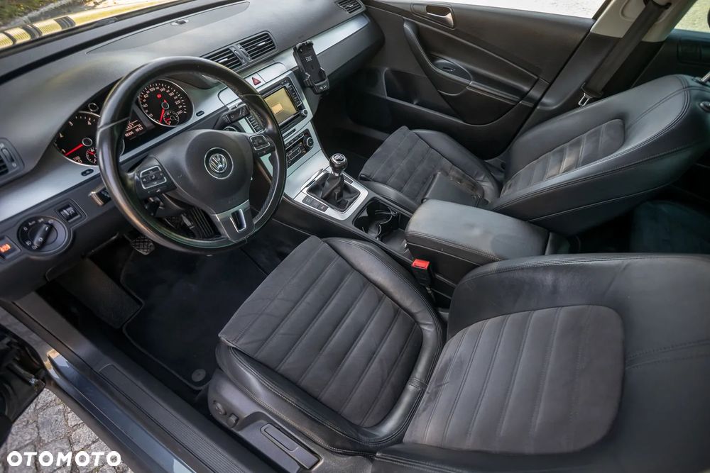 Volkswagen Passat 2.0 TDI Highline - 17