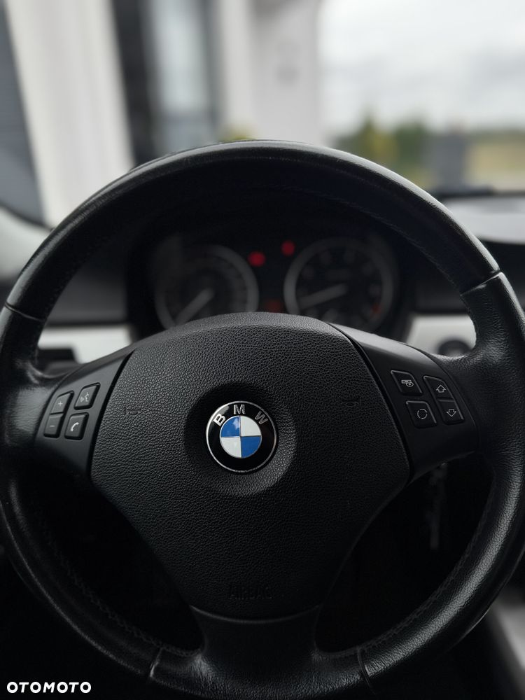 BMW Seria 3 318i - 11
