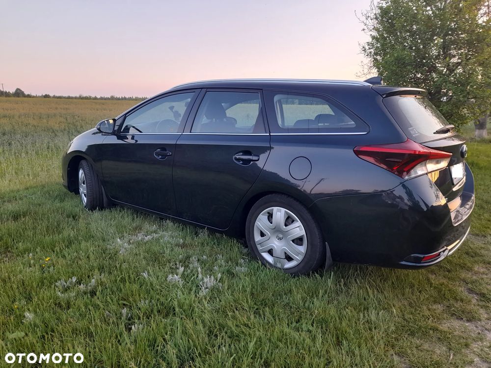 Toyota Auris 1.6 Premium MS - 3