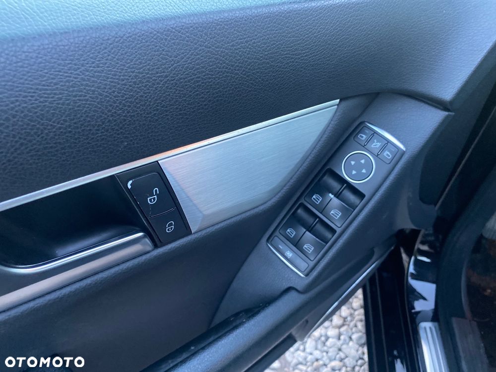 Mercedes-Benz Klasa C 180 CGI BlueEFFICIENCY Avantgarde - 20