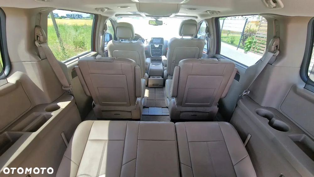 Chrysler Town & Country 3.6 Limited - 19