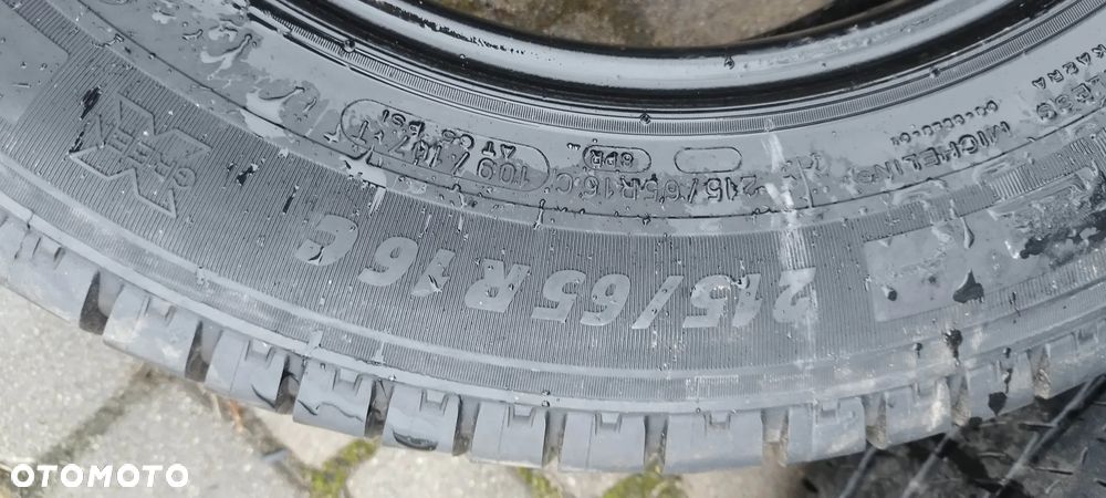 215/65/16c michelin agilis - 1
