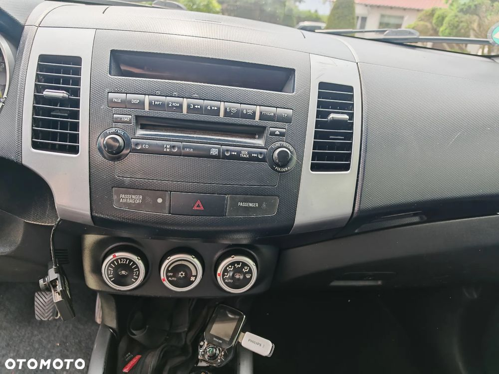 Mitsubishi Outlander 2.0 DID Instyle - 25