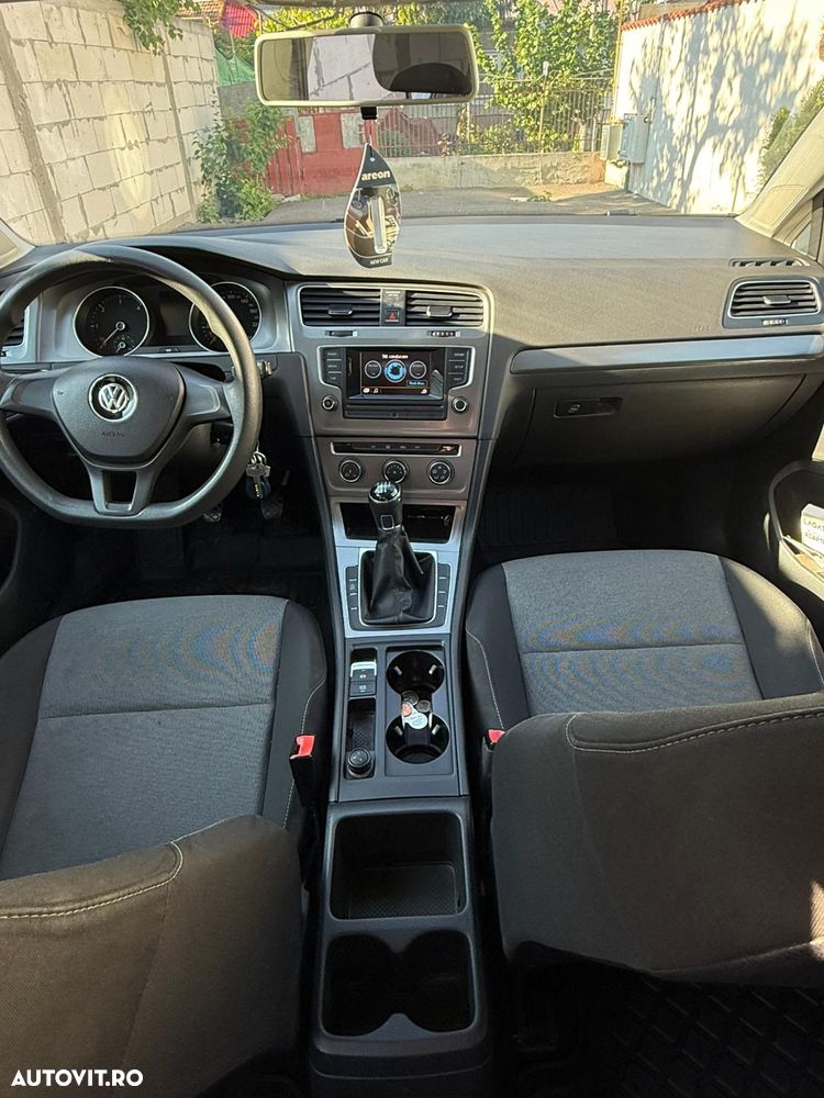 Volkswagen Golf - 1