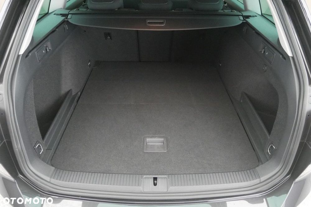 Volkswagen Passat Variant 2.0 TDI SCR Business DSG - 16