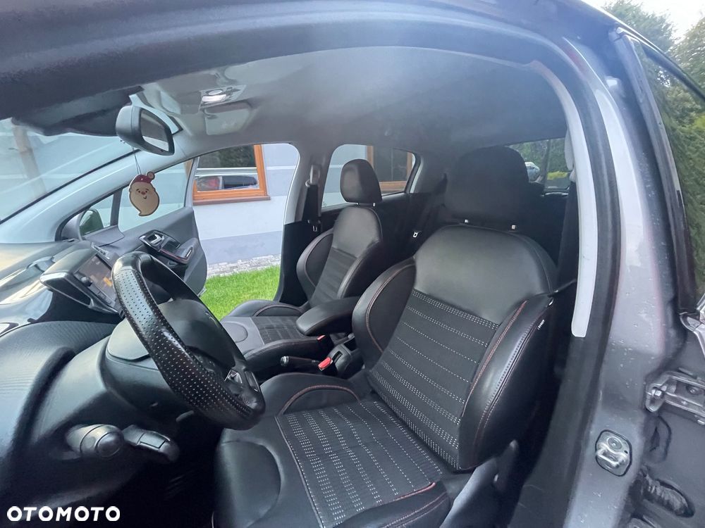 Peugeot 208 - 14