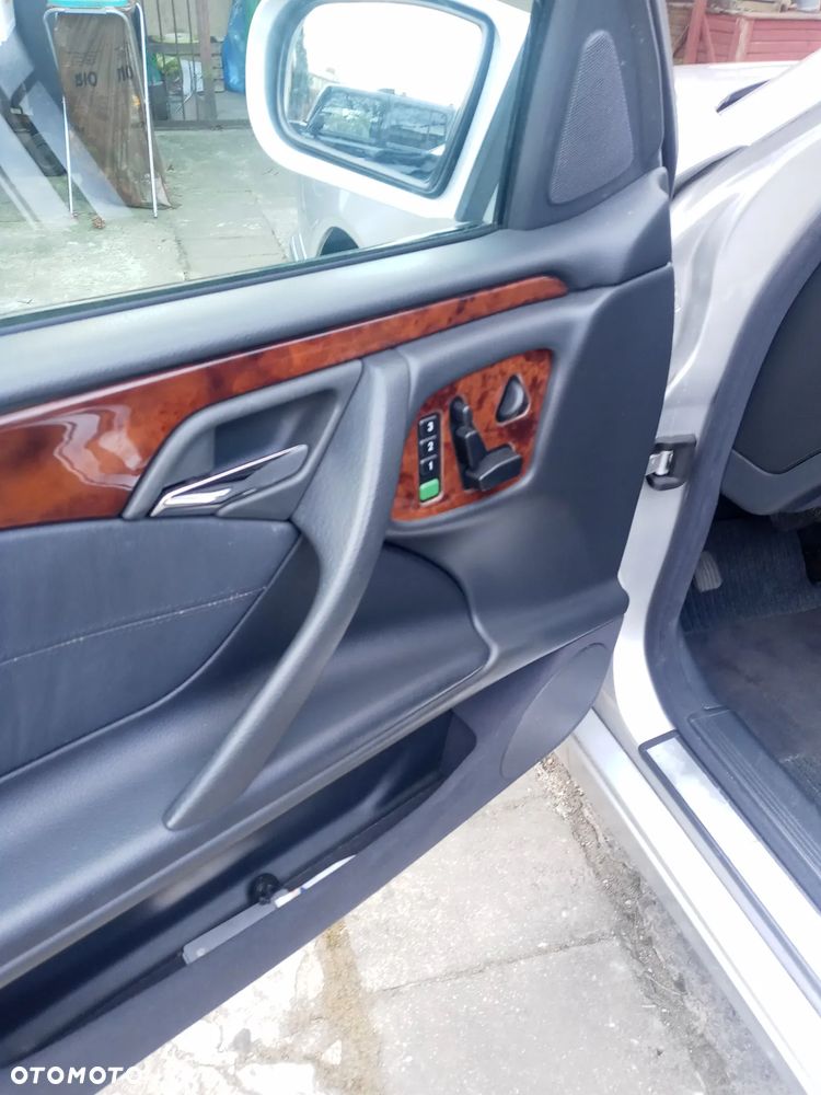 Mercedes-Benz Klasa E 320 T 4Matic Elegance - 8