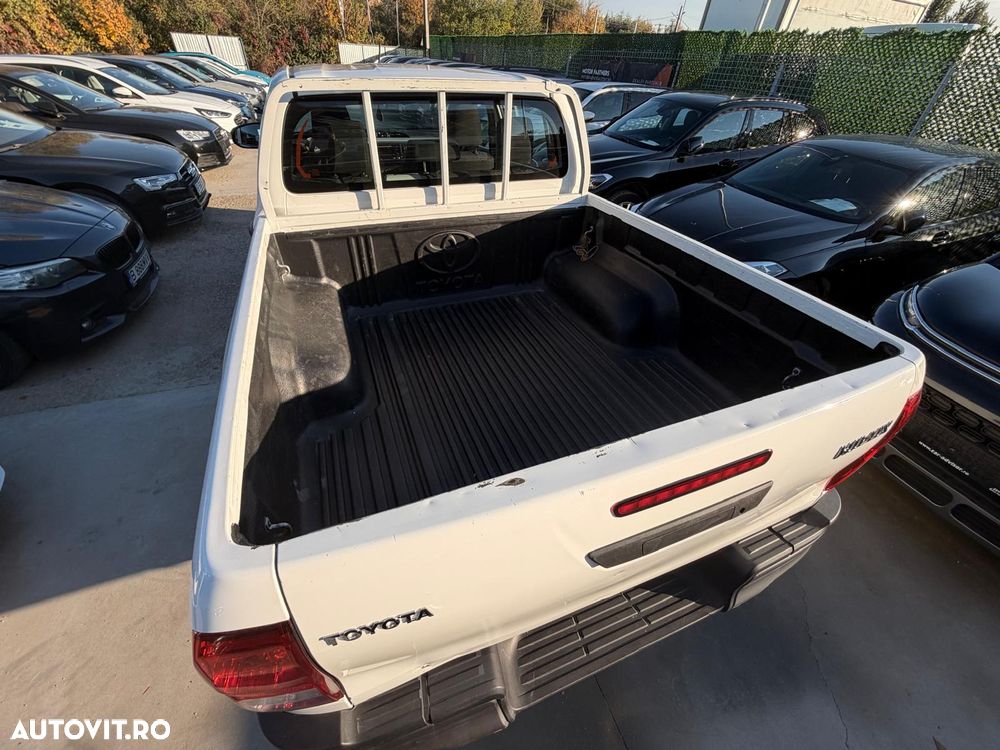 Toyota Hilux 2.4D 150CP 4x4 Double Cab 6MT Comfort - 14