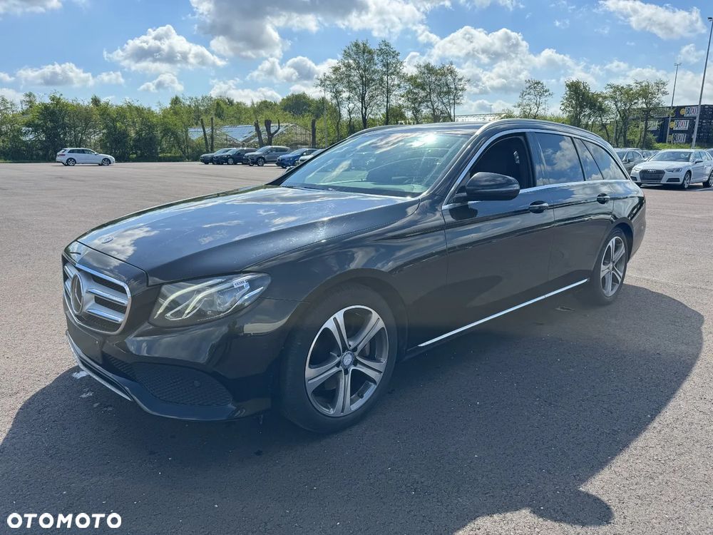 Mercedes-Benz Klasa E 220 d 4-Matic 9G-TRONIC - 2