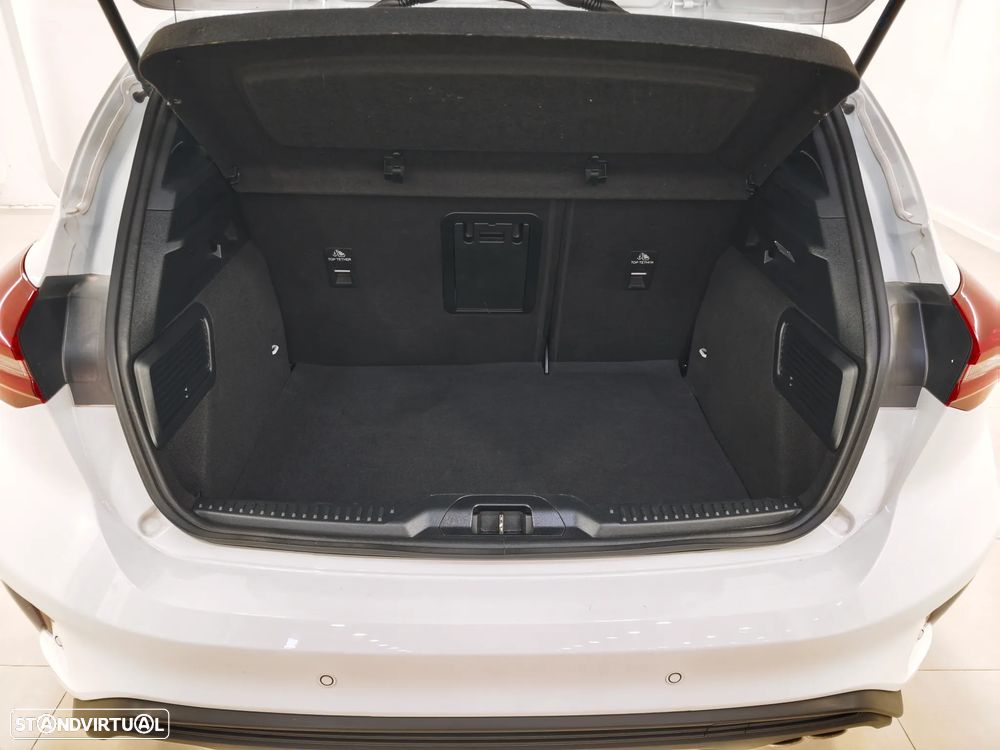 Ford Focus 1.0 EcoBoost MHEV ST-Line X Aut. — fotografia 24