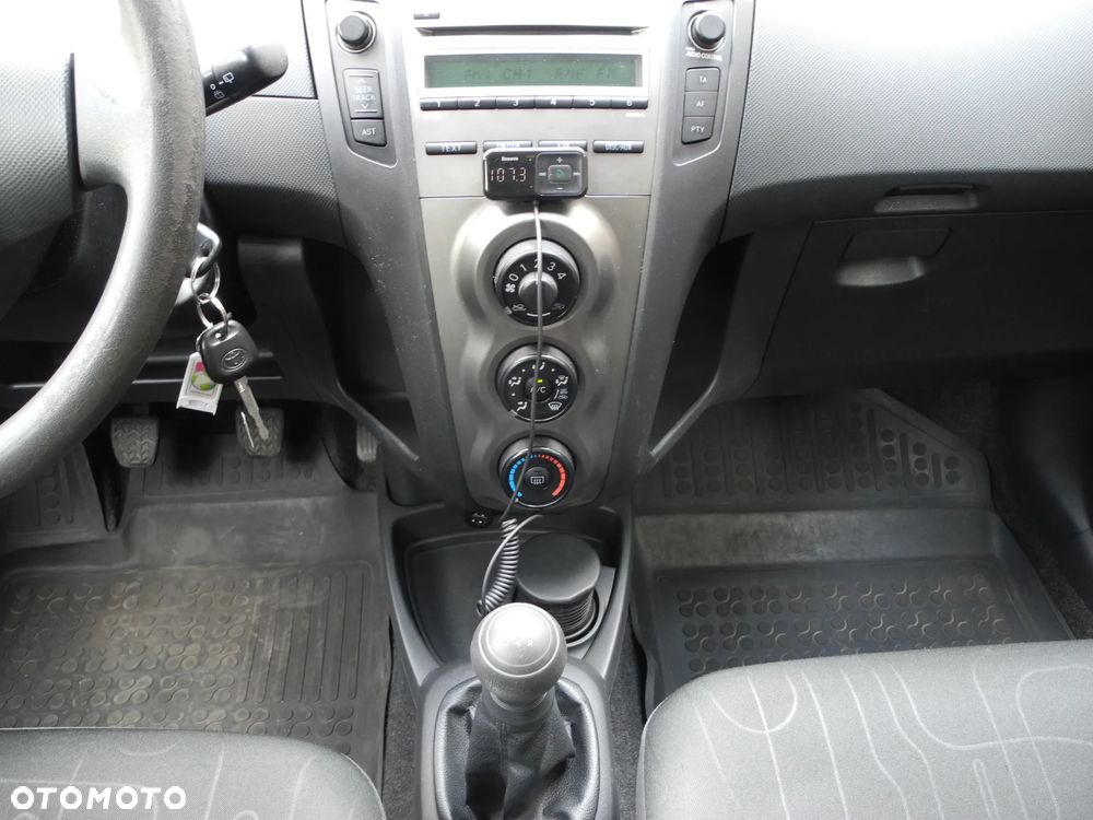 Toyota Yaris - 8