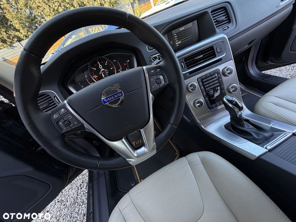 Volvo V60 D4 Geartronic Momentum - 28