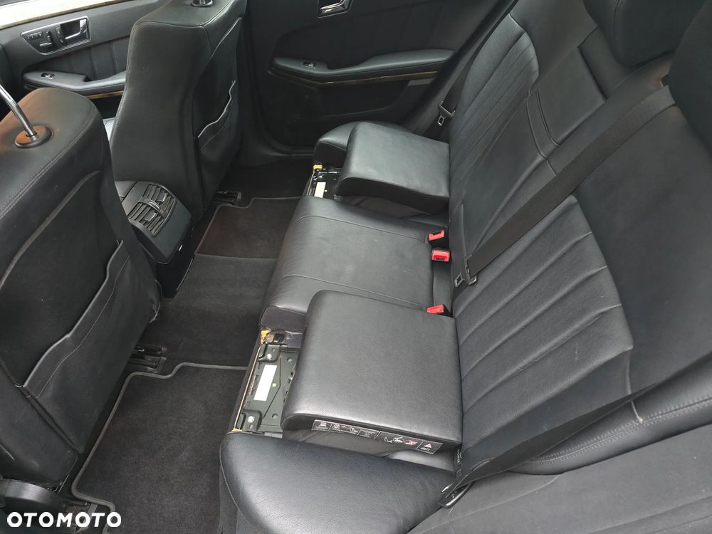 Mercedes-Benz Klasa E 350 CDI DPF BlueEFFICIENCY 7G-TRONIC Elegance - 25