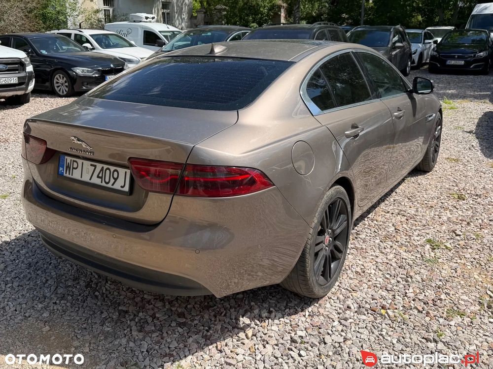 Jaguar XE 2.0 T Prestige - 7
