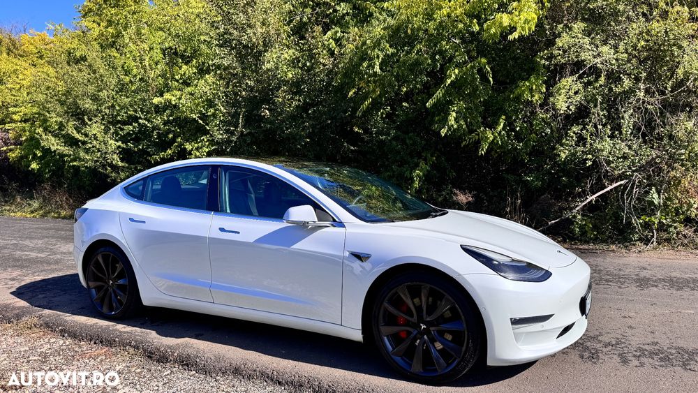 Tesla Model 3 - 1
