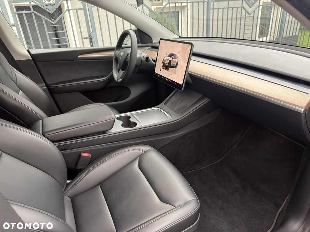 Tesla Model Y Long Range Dual Motor AWD - 8