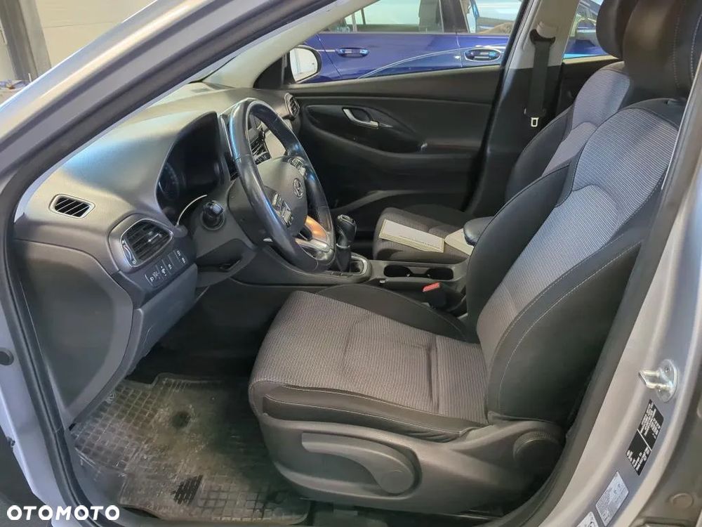 Hyundai i30 1.6 D Classic + - 8