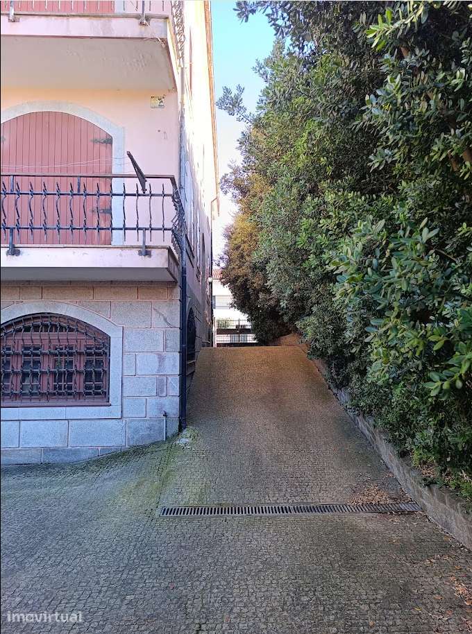 Residência T5, com varanda, jardim e garagens em Póvoa de Varzim - Grande imagem: 2/35