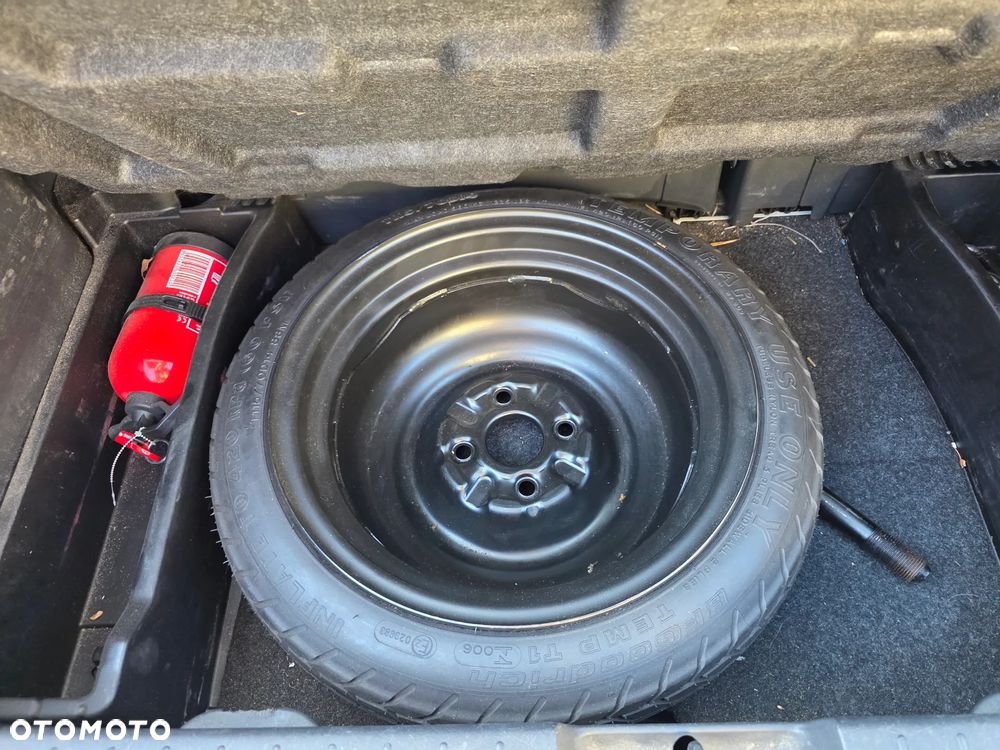 Toyota Yaris 1.0 Luna A/C - 12