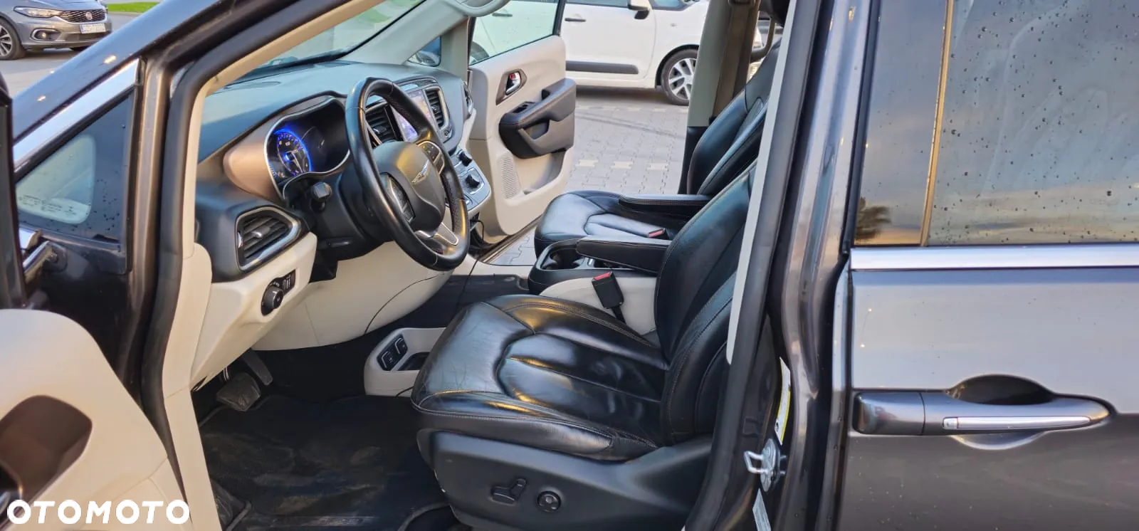 Chrysler Pacifica - 15