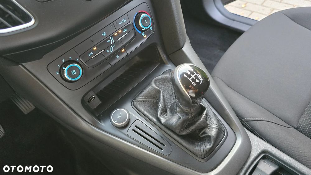 Ford Focus 1.6 Edition - 16