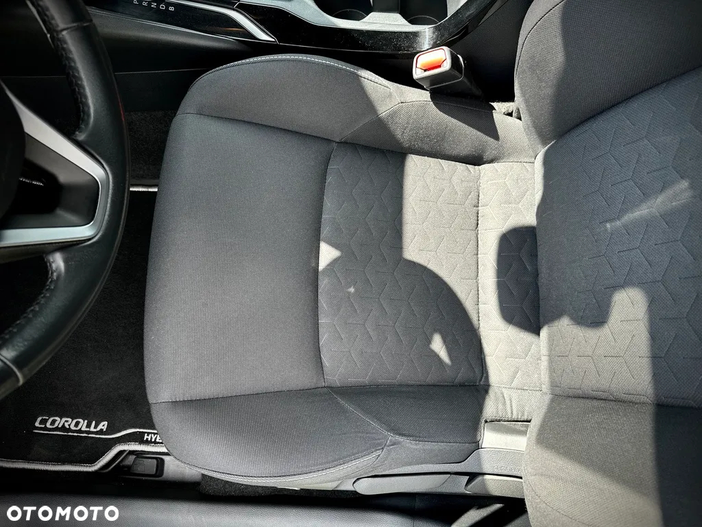Toyota Corolla 1.8 Hybrid Comfort - 22