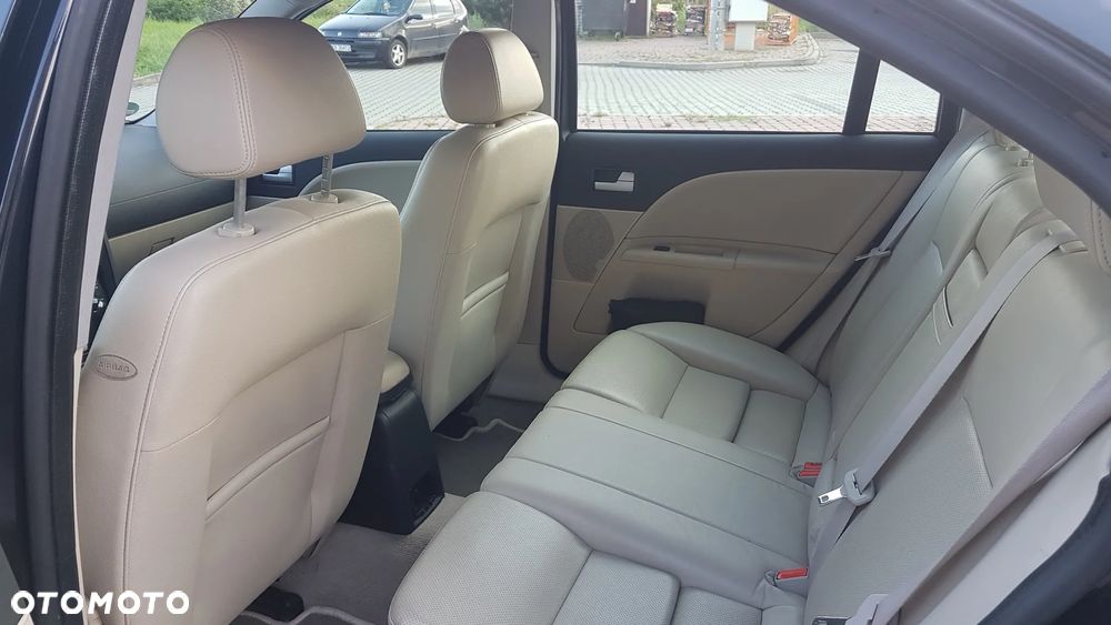 Ford Mondeo 2.5 V6 Ghia - 8